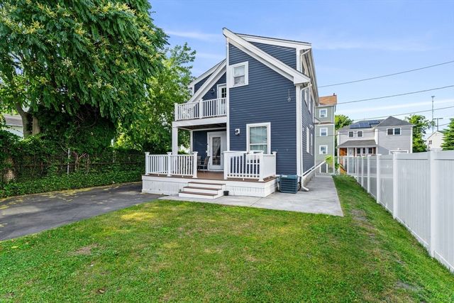 883 Grinnell St, Fall River, MA 02721