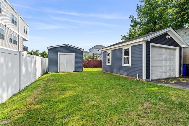 883 Grinnell St, Fall River, MA 02721
