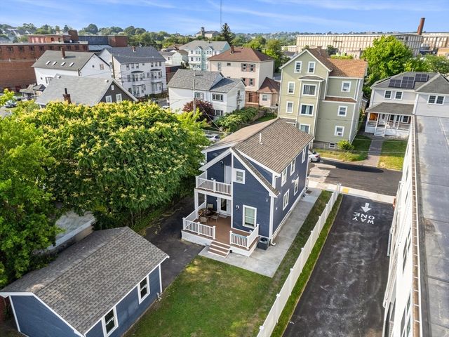 883 Grinnell St, Fall River, MA 02721