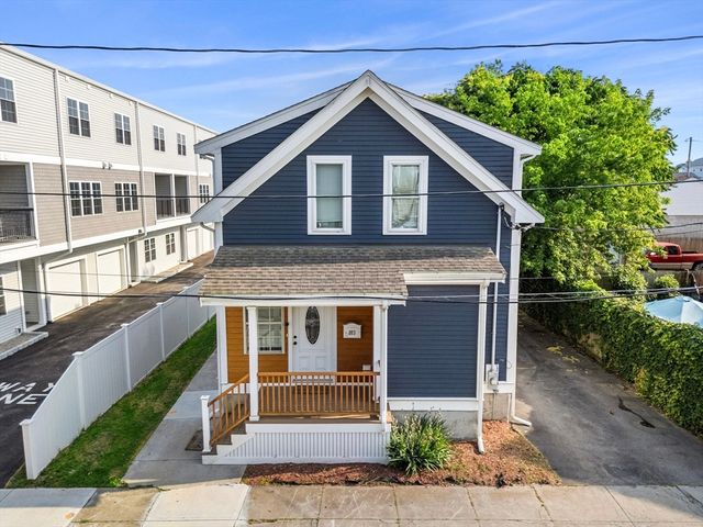 883 Grinnell St, Fall River, MA 02721
