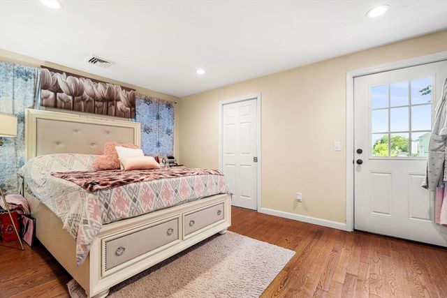 883 Grinnell St, Fall River, MA 02721