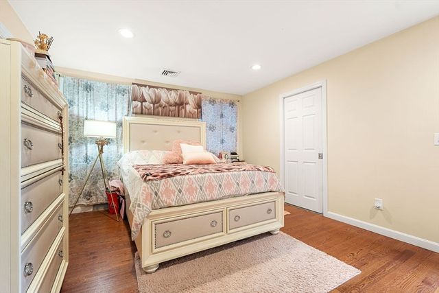 883 Grinnell St, Fall River, MA 02721