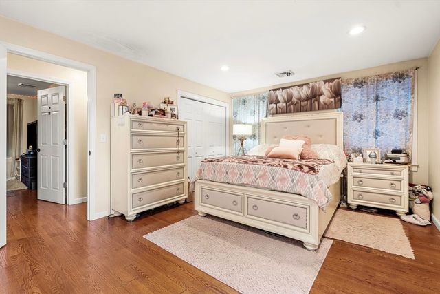 883 Grinnell St, Fall River, MA 02721