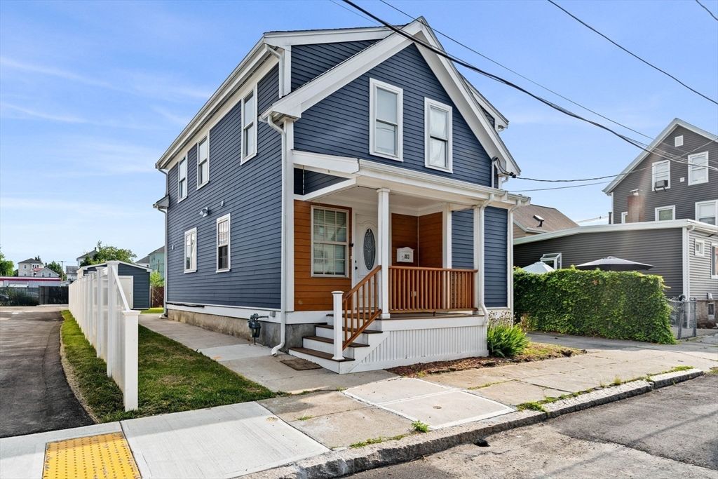 883 Grinnell St, Fall River, MA 02721