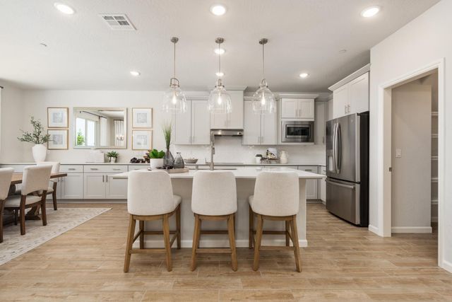 875 Solar Lane, Clovis, CA 93619