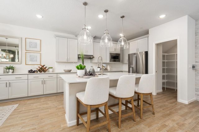875 Solar Lane, Clovis, CA 93619