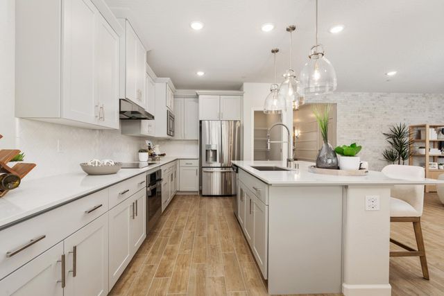 875 Solar Lane, Clovis, CA 93619