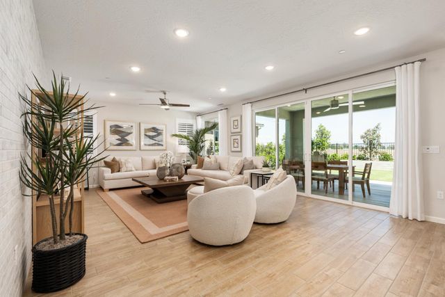 875 Solar Lane, Clovis, CA 93619