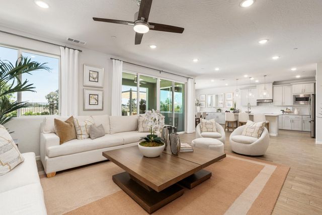 875 Solar Lane, Clovis, CA 93619