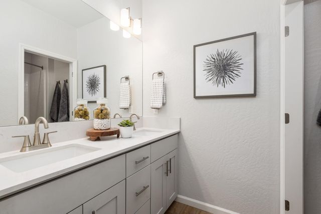 875 Solar Lane, Clovis, CA 93619