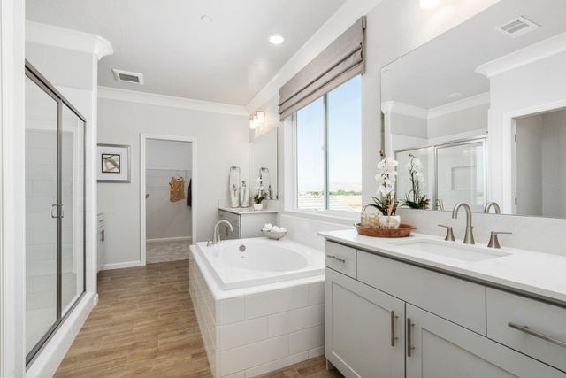 875 Solar Lane, Clovis, CA 93619