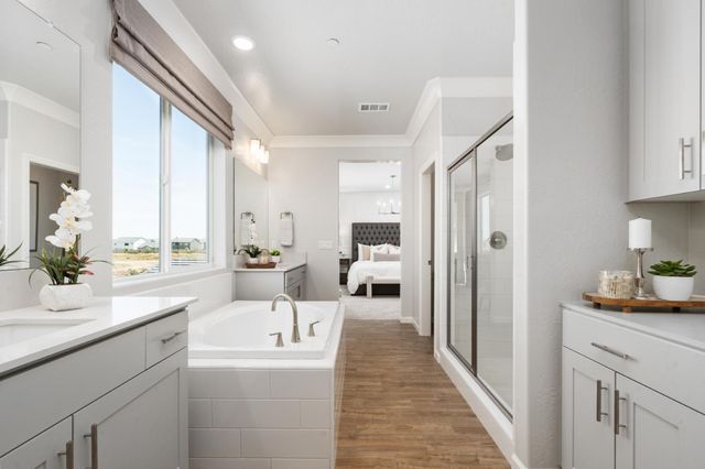 875 Solar Lane, Clovis, CA 93619