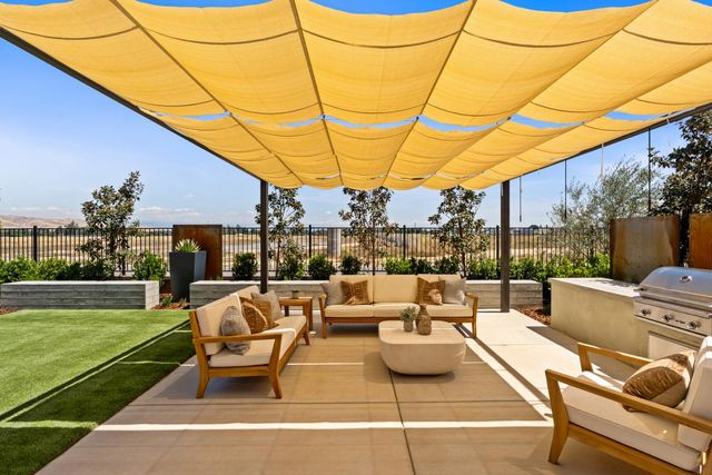 875 Solar Lane, Clovis, CA 93619