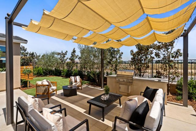 875 Solar Lane, Clovis, CA 93619