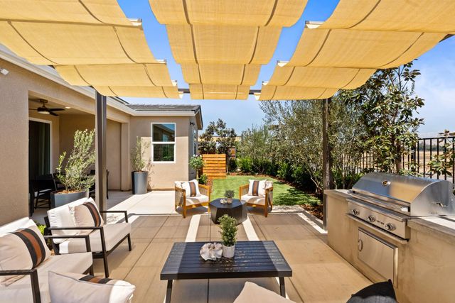 875 Solar Lane, Clovis, CA 93619