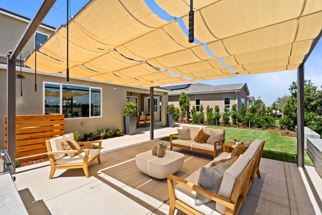 875 Solar Lane, Clovis, CA 93619