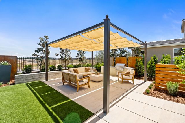 875 Solar Lane, Clovis, CA 93619