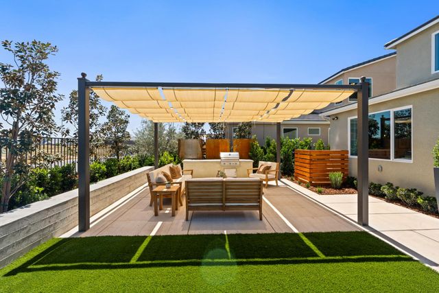 875 Solar Lane, Clovis, CA 93619