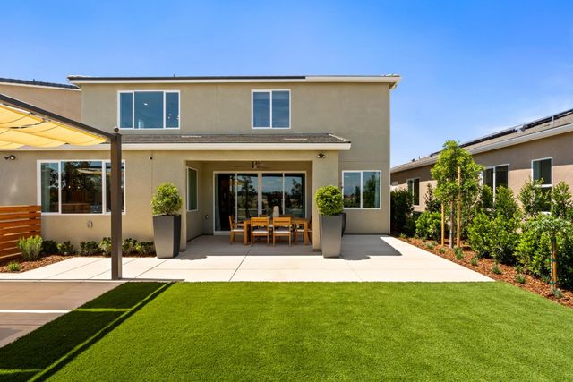 875 Solar Lane, Clovis, CA 93619