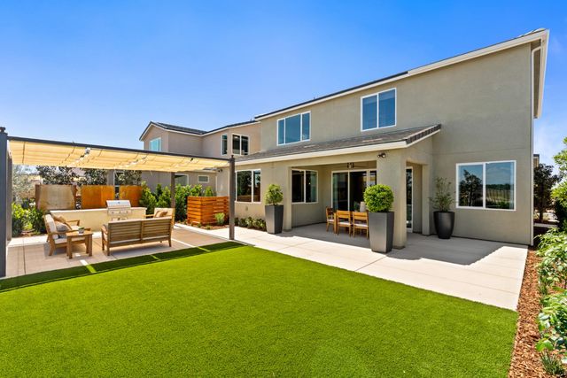 875 Solar Lane, Clovis, CA 93619