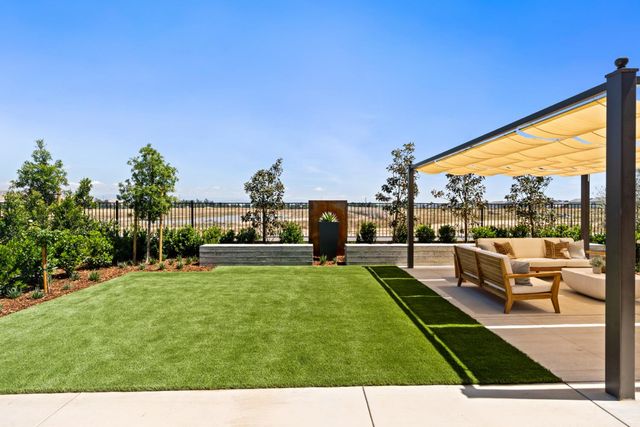 875 Solar Lane, Clovis, CA 93619