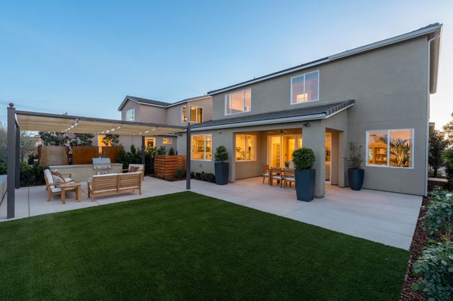 875 Solar Lane, Clovis, CA 93619