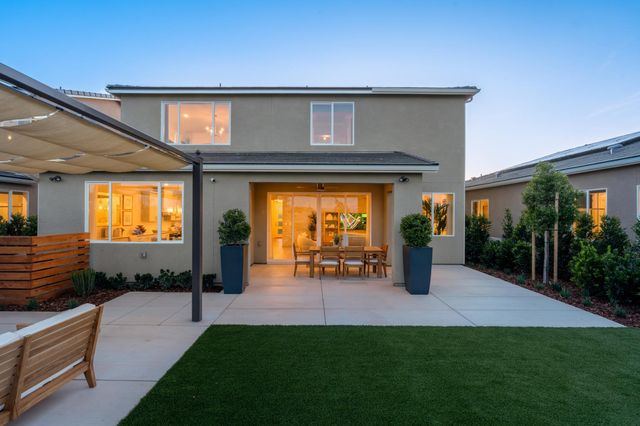 875 Solar Lane, Clovis, CA 93619