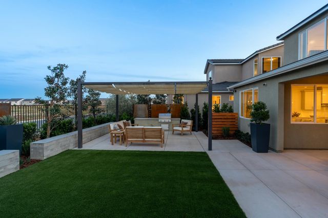 875 Solar Lane, Clovis, CA 93619