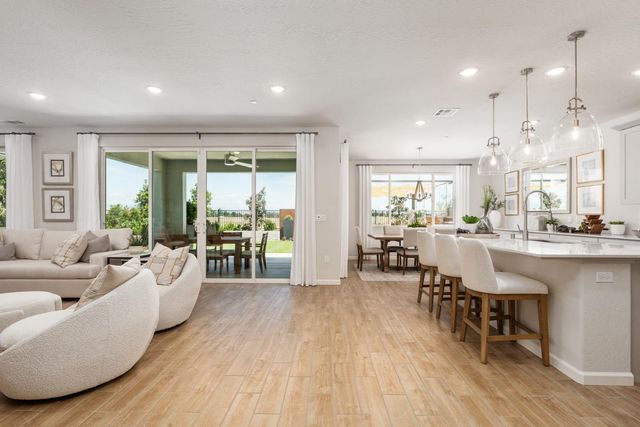 875 Solar Lane, Clovis, CA 93619
