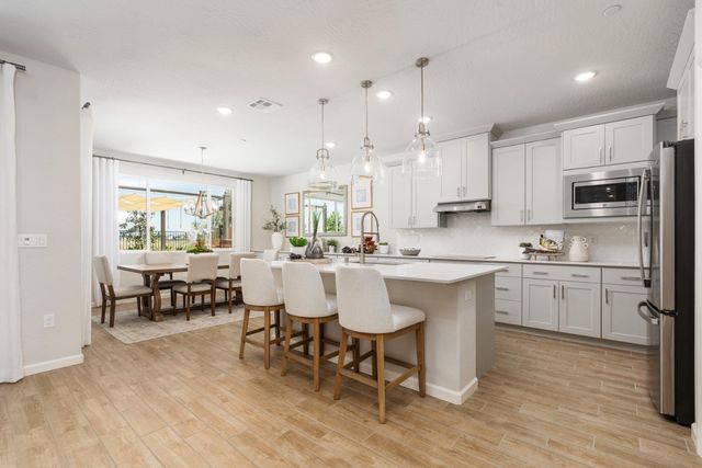 875 Solar Lane, Clovis, CA 93619