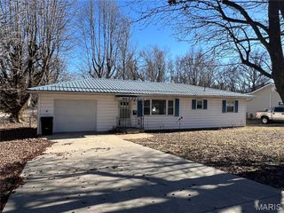 348 Saint Francis Avenue, St James, MO 65559