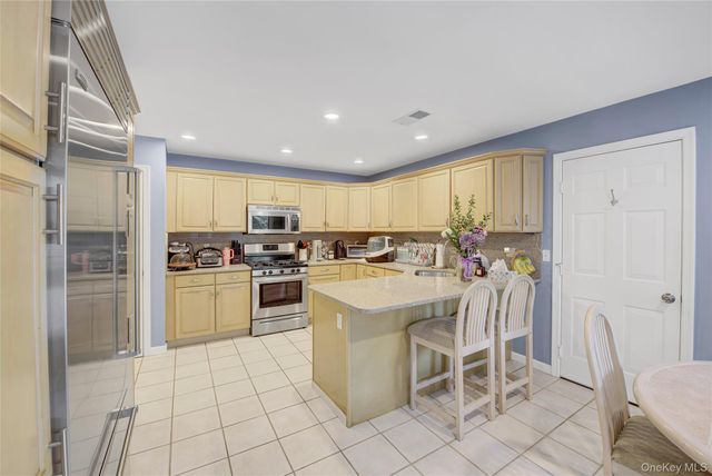 12 Wood Path Drive, Northport, NY 11768