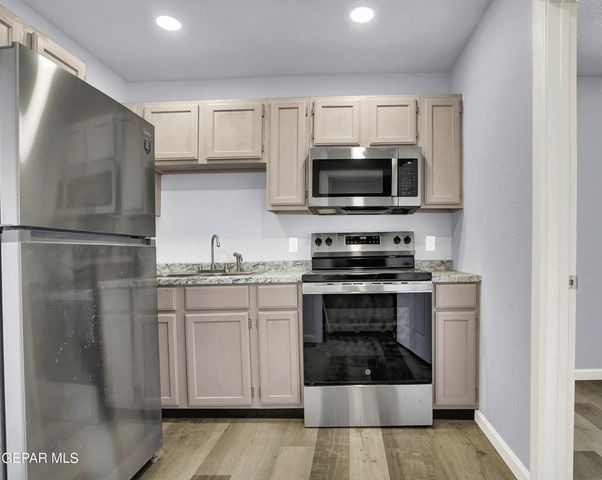 6806 ALAMEDA Avenue, El Paso, TX 79905