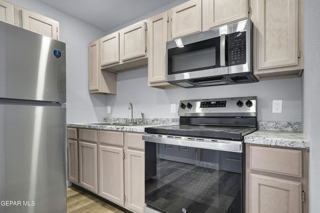 6806 ALAMEDA Avenue, El Paso, TX 79905