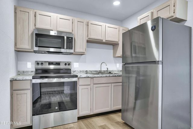 6806 ALAMEDA Avenue, El Paso, TX 79905