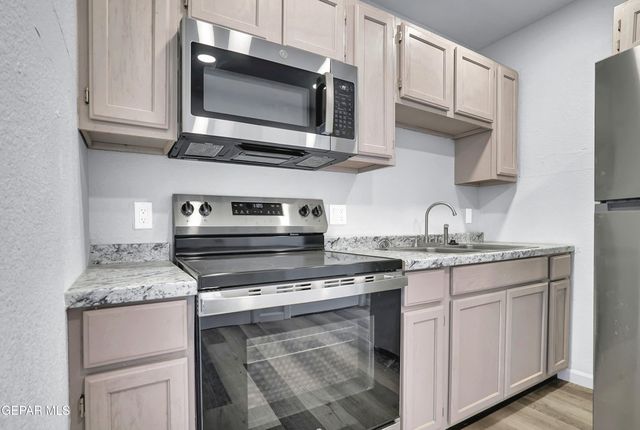 6806 ALAMEDA Avenue, El Paso, TX 79905