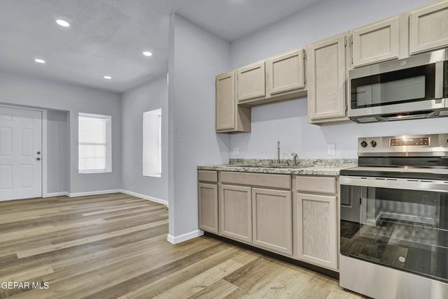 6806 ALAMEDA Avenue, El Paso, TX 79905