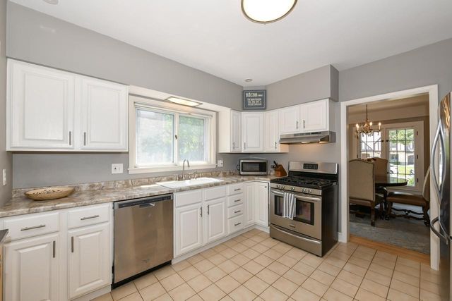 2510 N Harding BOULEVARD, Wauwatosa, WI 53226