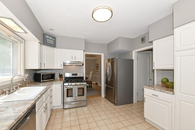 2510 N Harding BOULEVARD, Wauwatosa, WI 53226