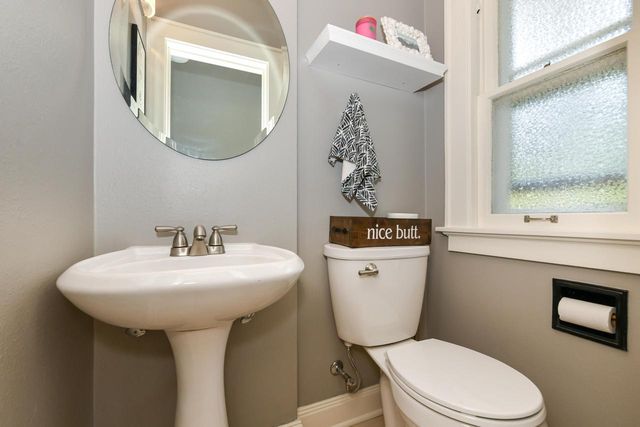 2510 N Harding BOULEVARD, Wauwatosa, WI 53226