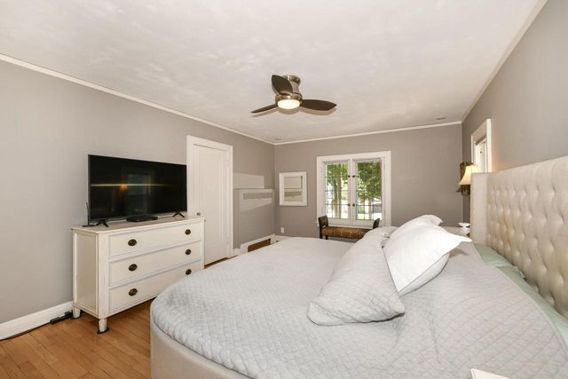 2510 N Harding BOULEVARD, Wauwatosa, WI 53226