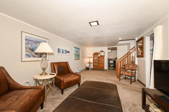2510 N Harding BOULEVARD, Wauwatosa, WI 53226