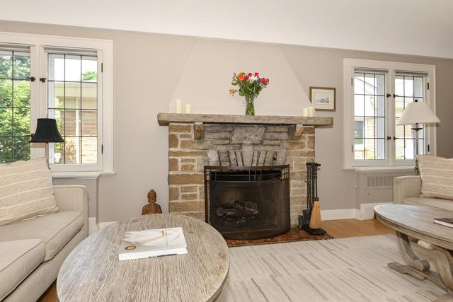 2510 N Harding BOULEVARD, Wauwatosa, WI 53226