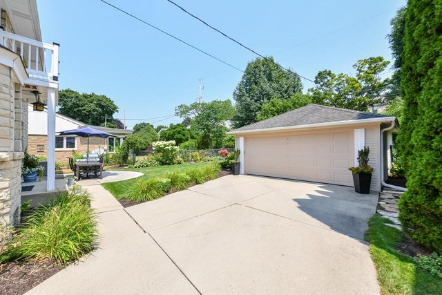 2510 N Harding BOULEVARD, Wauwatosa, WI 53226