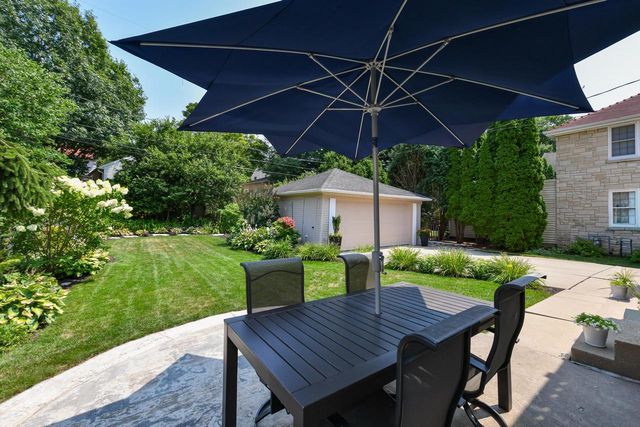2510 N Harding BOULEVARD, Wauwatosa, WI 53226