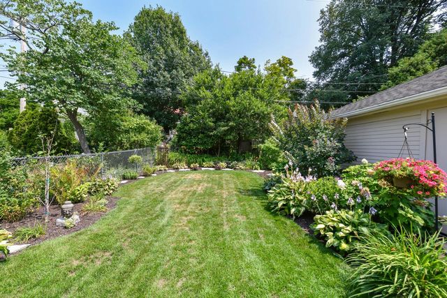 2510 N Harding BOULEVARD, Wauwatosa, WI 53226