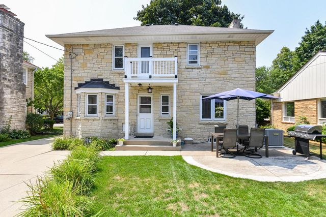 2510 N Harding BOULEVARD, Wauwatosa, WI 53226