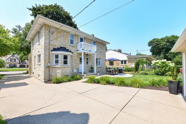 2510 N Harding BOULEVARD, Wauwatosa, WI 53226