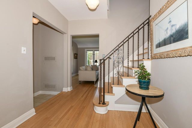 2510 N Harding BOULEVARD, Wauwatosa, WI 53226