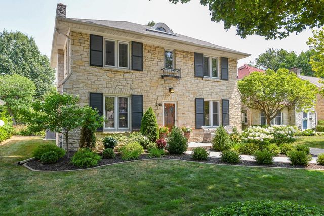 2510 N Harding BOULEVARD, Wauwatosa, WI 53226